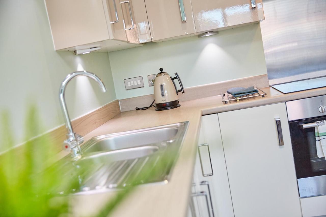 Cosy,Modern And Relaxing 3 Bedroom House With Parking Manchester Exteriör bild